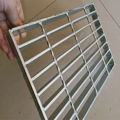鋼格板在電廠平臺上起著主要的作用，為啥這么說呢？